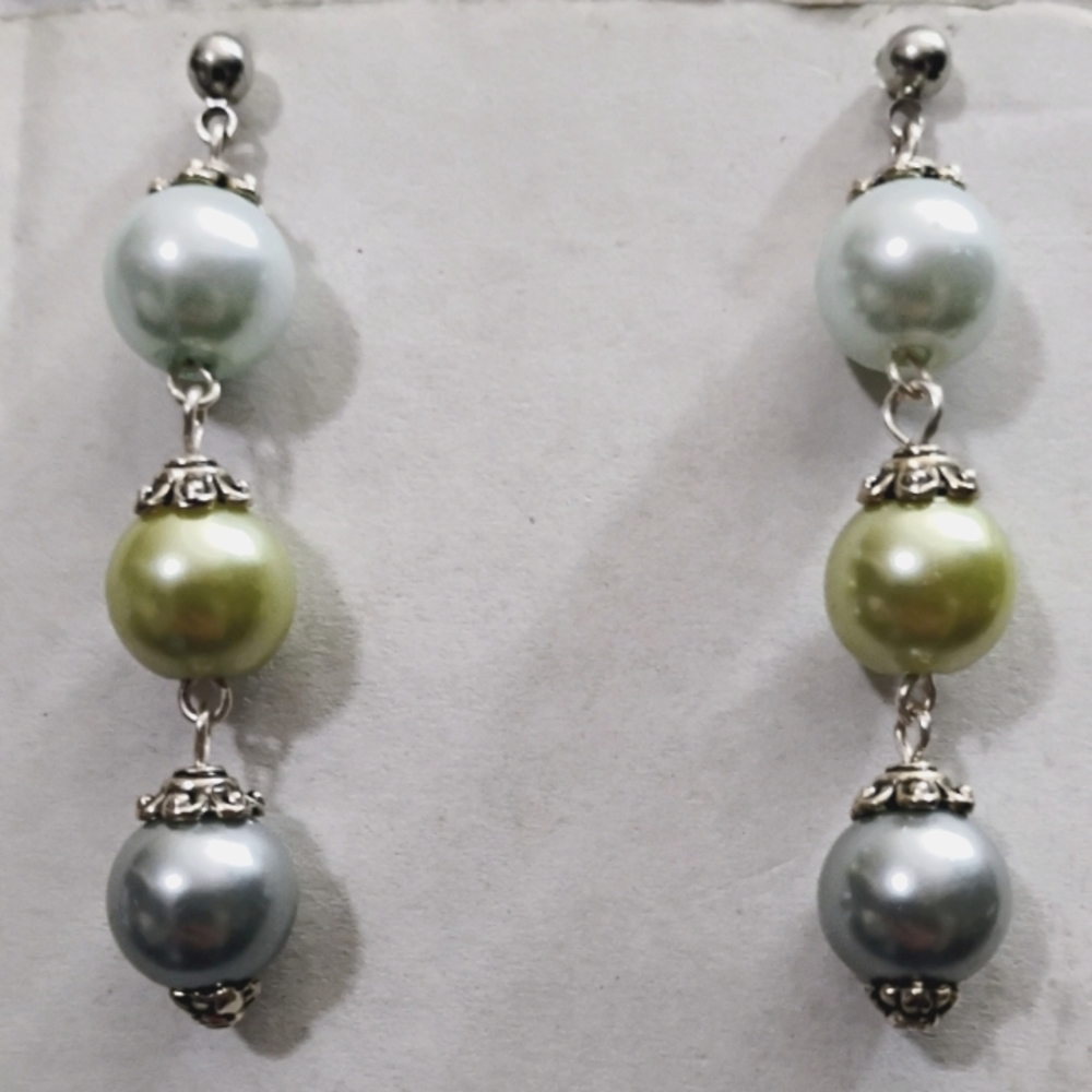 Pearl drop earrings